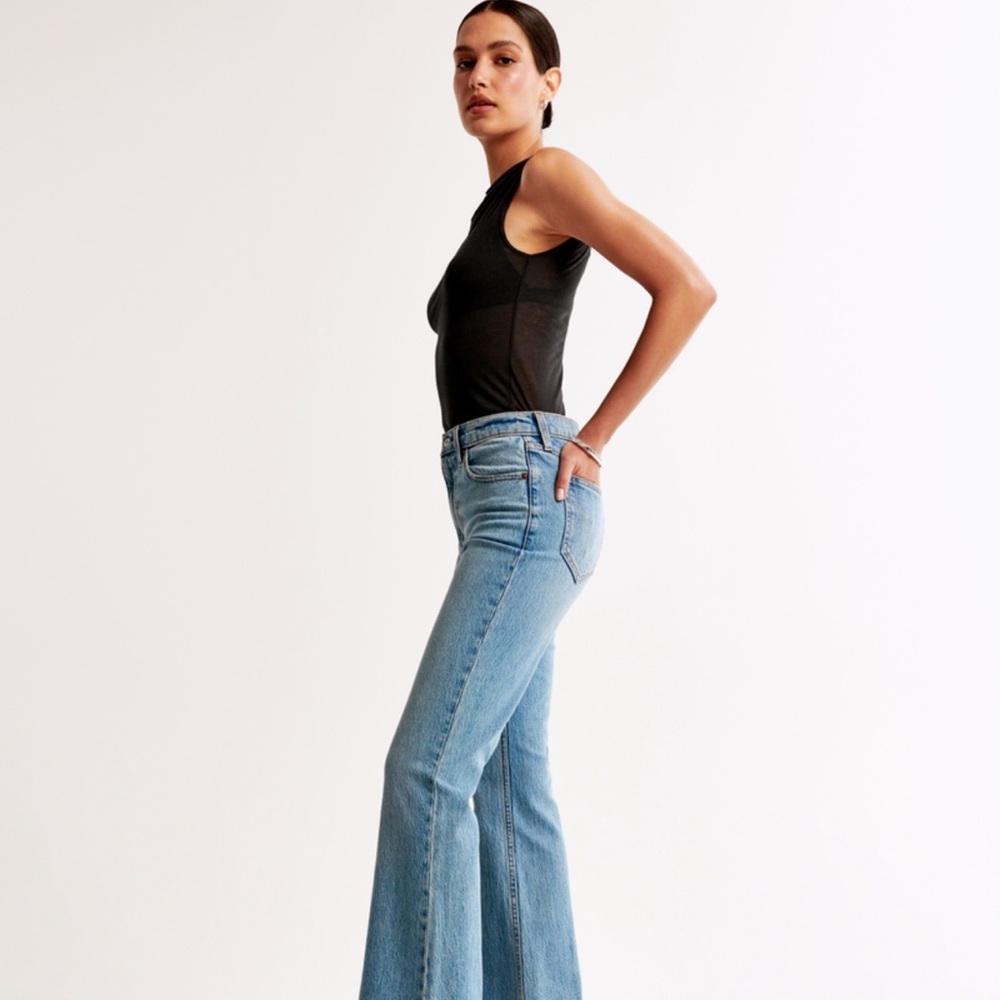 Abercrombie & Fitch The Vintage Flare High Rise Jean